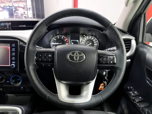 2020-toyota-hilux-revo-2-4-mid-prerunner-1p2054-slide-thumbnail-9
