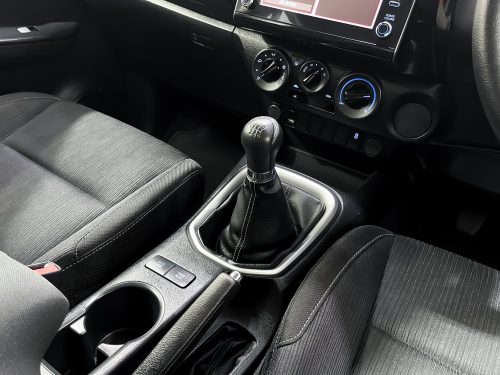 2020-toyota-hilux-revo-2-4-mid-prerunner-1p2054-slide-thumbnail-10