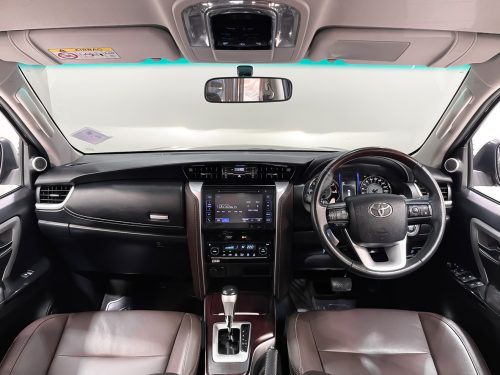 2020-toyota-fortuner-2-4-v-1p2160-slide-thumbnail-5