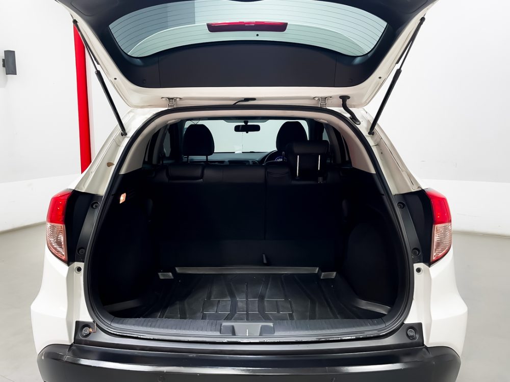 2017 HONDA HR-V 1.8 E [1P2129V]* - 8