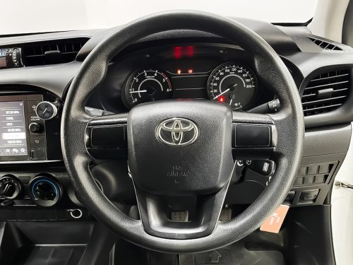 2022-toyota-hilux-revo-2-4-entry-1p2173-slide-thumbnail-7