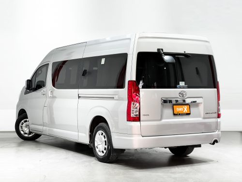 2019-toyota-commuter-2-8-1p2225-slide-thumbnail-2