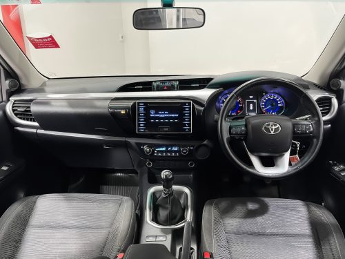 2020-toyota-hilux-revo-2-4-g-1p2264-slide-thumbnail-8