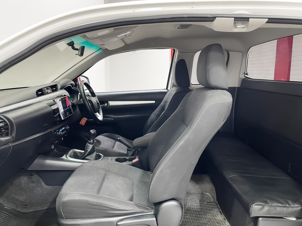 2020 TOYOTA HILUX REVO 2.4 G [1P2264] - 11