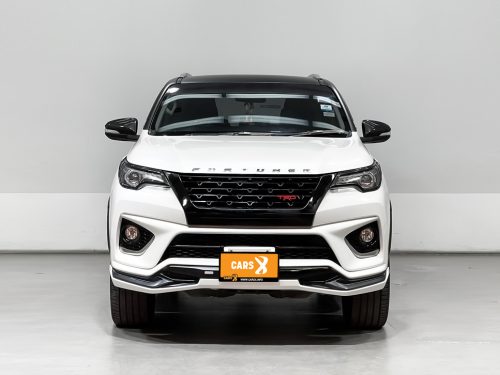 2017-toyota-fortuner-2-8-trd-sportivo-4wd-1p2252v-slide-thumbnail-0