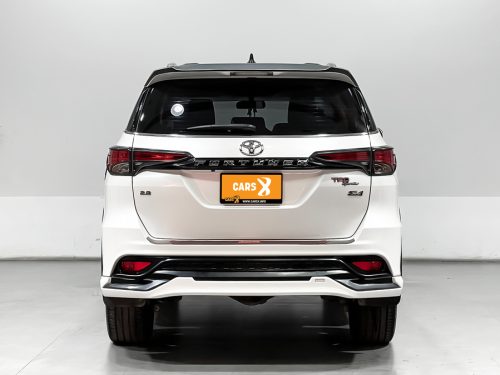 2017-toyota-fortuner-2-8-trd-sportivo-4wd-1p2252v-slide-thumbnail-1