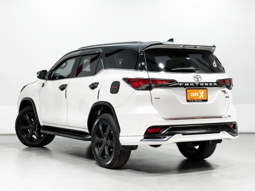 2017-toyota-fortuner-2-8-trd-sportivo-4wd-1p2252v-slide-thumbnail-2