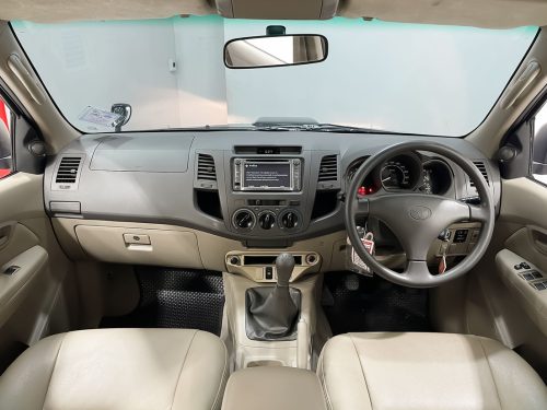 2010-toyota-hilux-vigo-2-5-e-prerunner-vn-turbo-1p2201v-slide-thumbnail-3