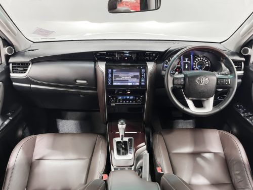 2019-toyota-fortuner-2-4-v-9p0812-slide-thumbnail-4