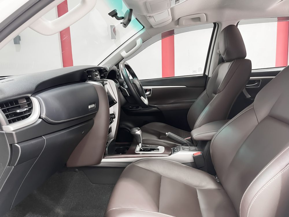 2019 TOYOTA FORTUNER 2.4 V [9P0812] - 8