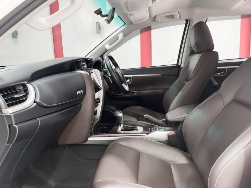 2019-toyota-fortuner-2-4-v-9p0812-slide-thumbnail-7