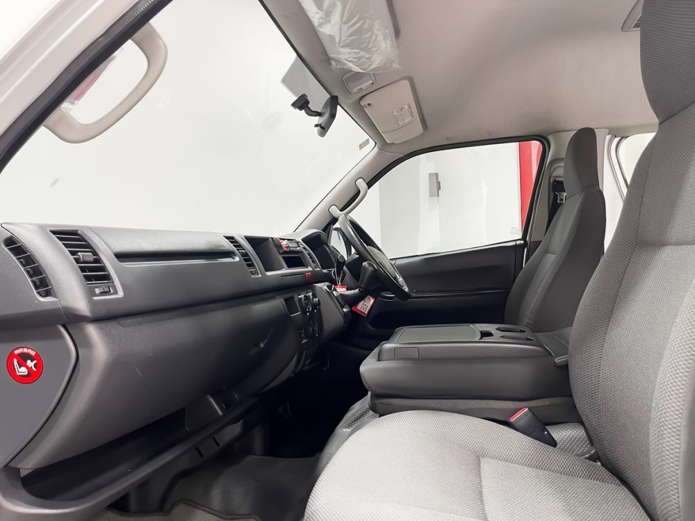2018 TOYOTA COMMUTER 3.0 DVD [1P2244] - 6
