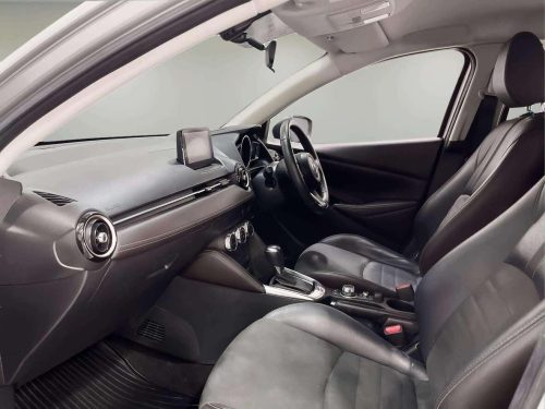 2020-mazda-2-1-3-sports-high-plus-1p2284-slide-thumbnail-5