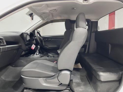 2023-isuzu-d-max-1-9-s-space-cab-slide-thumbnail-7
