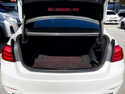 2018-bmw-320d-2-0-luxury-1p2144-2-slide-thumbnail-7