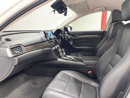 2020-honda-accord-2-0-hybrid-9p0806-slide-thumbnail-4