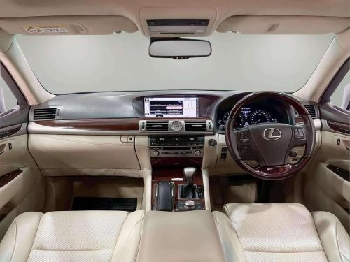 2017-lexus-ls460-4-6-9p0888v-2-slide-thumbnail-4