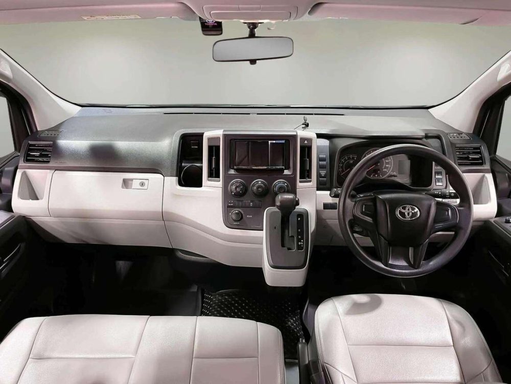 2023 TOYOTA COMMUTER 2.8 [1P2019] - 7