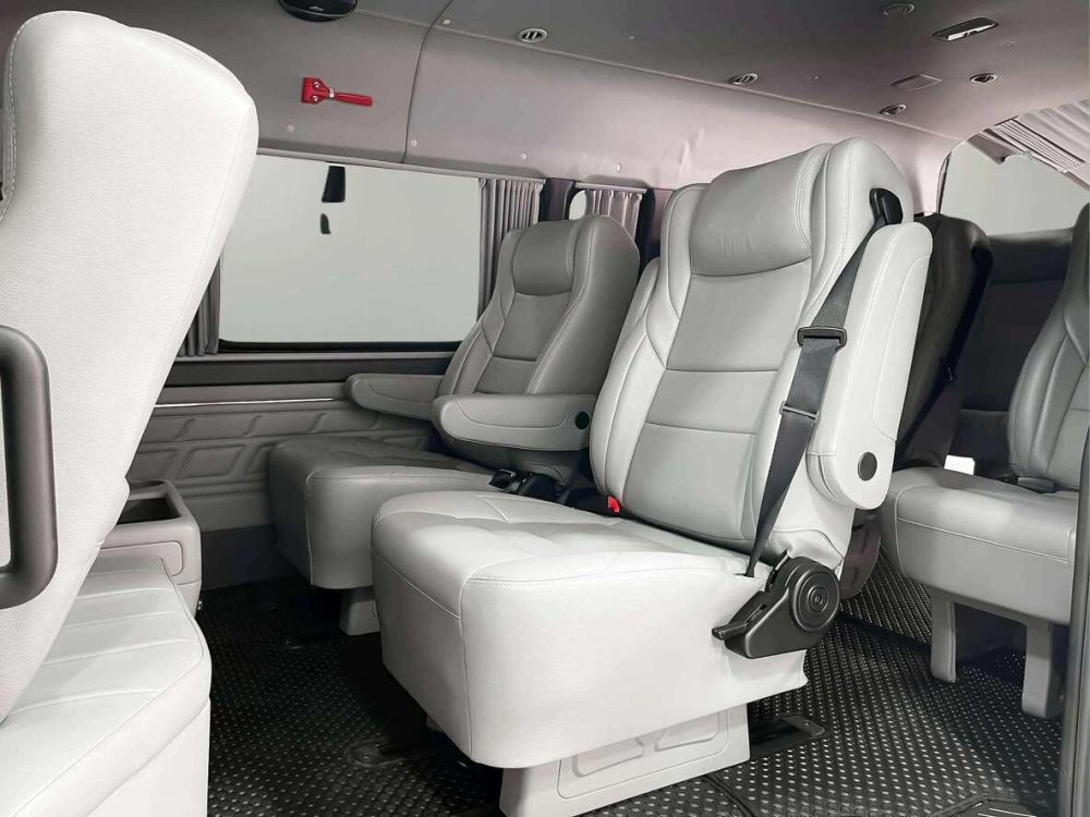 2023 TOYOTA COMMUTER 2.8 [1P2019] - 9