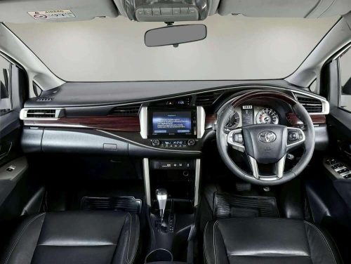 2017-toyota-innova-2-8-crysta-v-1c0009-slide-thumbnail-4