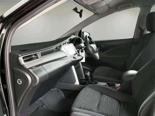 2021-toyota-innova-2-8-crysta-1p2462-slide-thumbnail-0