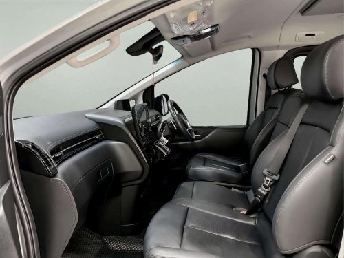 2024-hyundai-staria-2-2-sel-1p2548v-slide-thumbnail-0