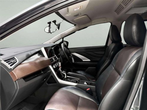 2020-mitsubishi-xpander-cross-1-5-1p2560v-slide-thumbnail-4