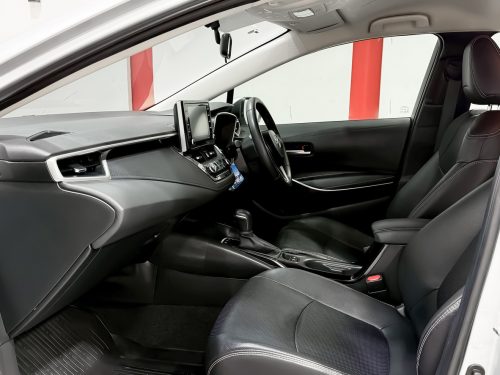2021-toyota-corolla-altis-1-8-hybrid-premium-1c0024-slide-thumbnail-5