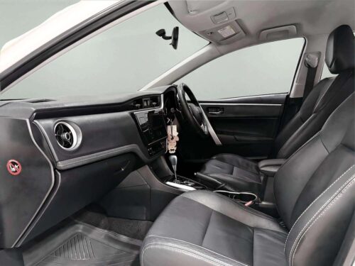 toyota-corolla-altis-1-8-s-1c0033v-slide-thumbnail-4