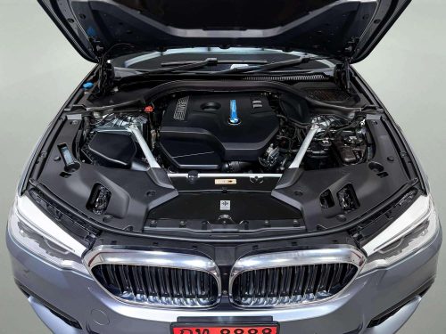 2018-bmw-530e-2-0-m-sport-1p2549-slide-thumbnail-1