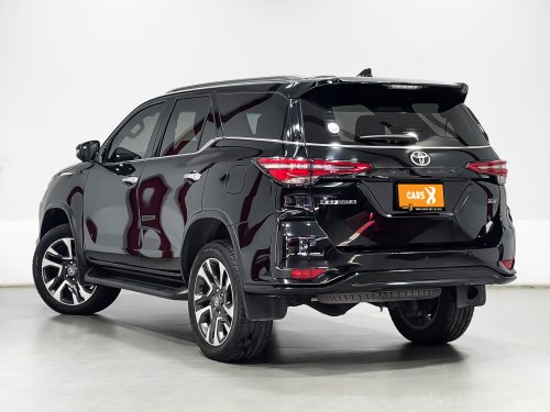 2021-toyota-fortuner-2-4-legender-1p2557v-slide-thumbnail-3