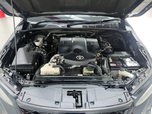 2021-toyota-fortuner-2-4-legender-1p2557v-slide-thumbnail-11