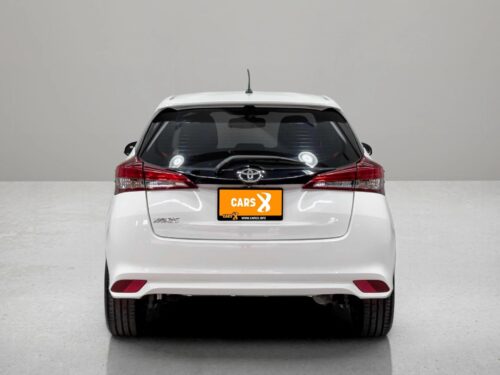 2018-toyota-yaris-1-2-j-1a0022-slide-thumbnail-1