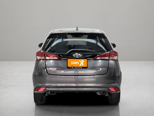 2018-toyota-yaris-1-2-g-1s1267v-slide-thumbnail-1