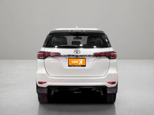2021-toyota-fortuner-2-4-v-1d0018-slide-thumbnail-1