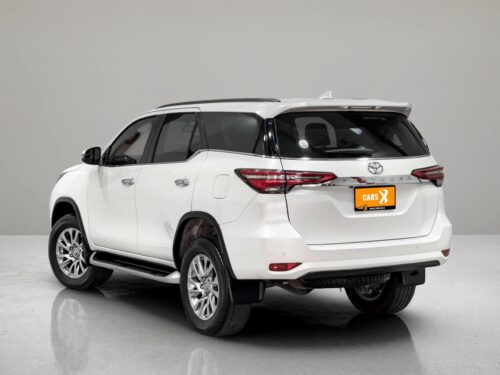 2021-toyota-fortuner-2-4-v-1d0018-slide-thumbnail-3