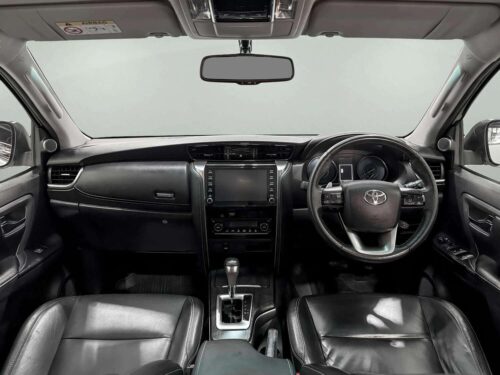2021-toyota-fortuner-2-4-v-1d0018-slide-thumbnail-2