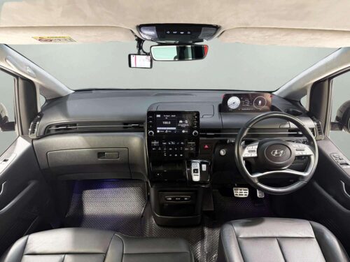 2024-hyundai-staria-2-2-premium-1p2600v-slide-thumbnail-3