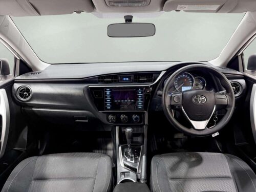 2018-toyota-corolla-altis-1-8-e-1c0050-slide-thumbnail-3