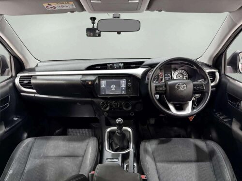 2021-toyota-hilux-revo-2-4-z-edition-mid-1d0032-slide-thumbnail-3