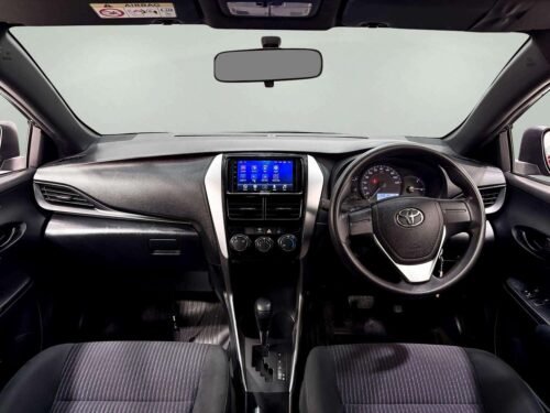 2019-toyota-yaris-1-2-j-1t0010-slide-thumbnail-3
