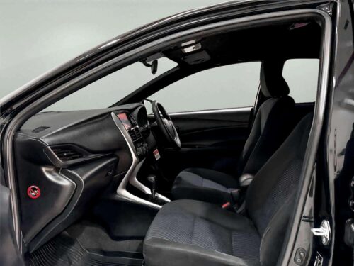 2019-toyota-yaris-1-2-j-1t0010-slide-thumbnail-4