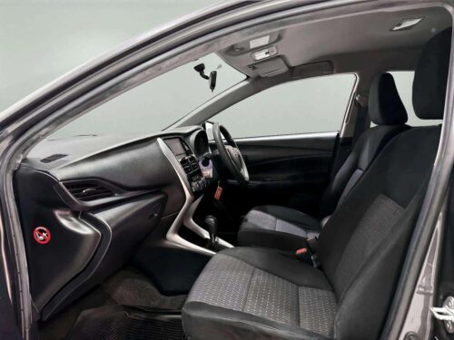 2019-toyota-yaris-ativ-1-2-j-1t0009-slide-thumbnail-4