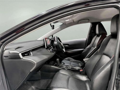 2019-toyota-corolla-altis-1-8-gr-sport-1d0031-slide-thumbnail-4