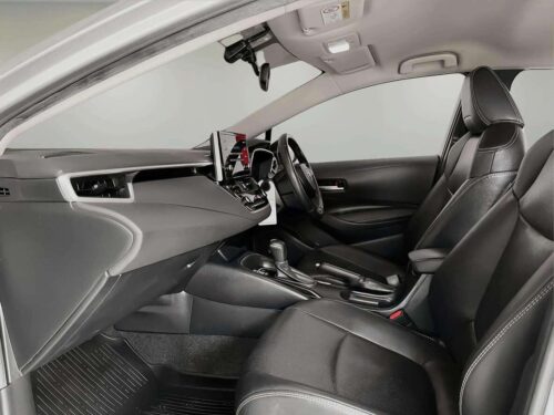 2020-toyota-corolla-altis-1-6-g-1c0036-slide-thumbnail-4