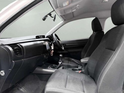 toyota-hilux-revo-2-4-z-edition-entry-1c0018-slide-thumbnail-4