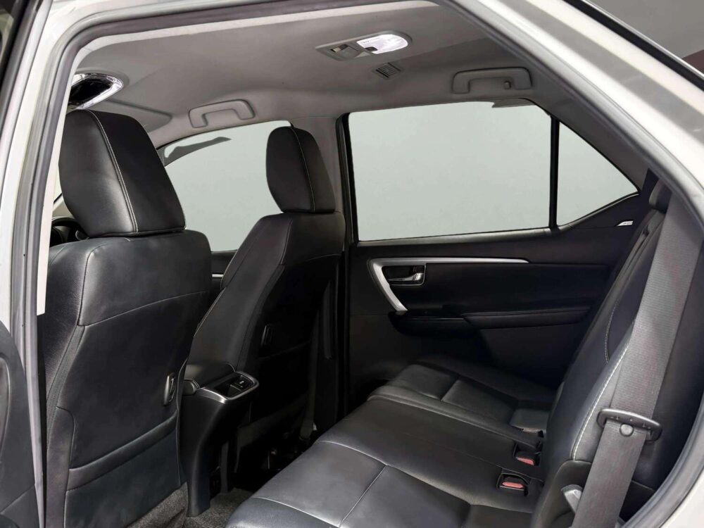 2023 TOYOTA FORTUNER 2.4 V LEADER [1P2571] - 6
