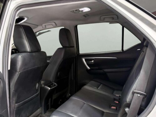 toyota-hilux-revo-2-4-j-plus-prerunner-1n0050v-slide-thumbnail-5