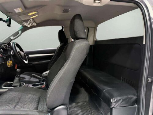 2020-toyota-hilux-revo-2-4-e-plus-prerunner-1a0028v-slide-thumbnail-5