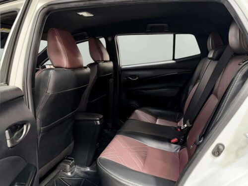 2023-toyota-yaris-1-2-sport-premium-x-urban-1t0007v-slide-thumbnail-5